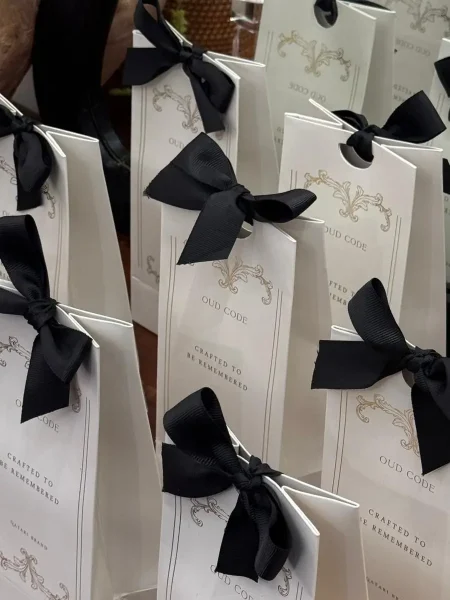 بكج توزيعات فاخر – 5 حباتMini Perfume & Bakhoor Gift Pack